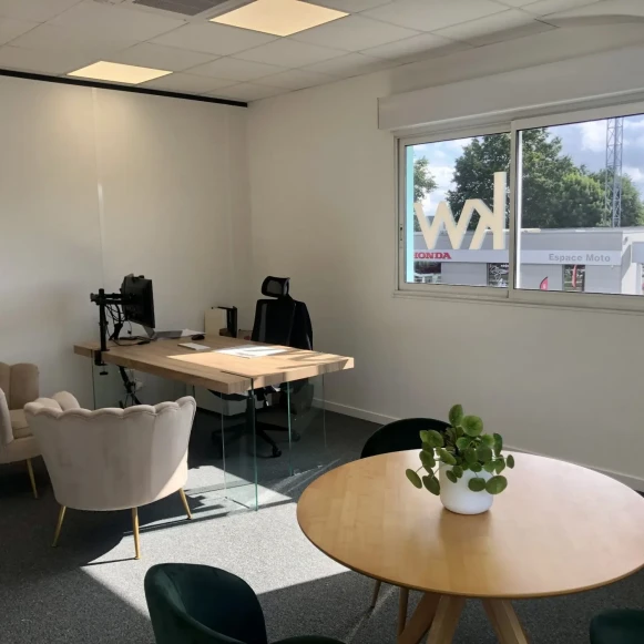 Bureau privé 24 m² 3 postes Coworking Rue du Landreau Beaucouzé 49070 - photo 5