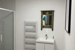 Open Space - 49100 - 5 postes - 235€