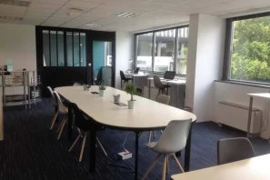 Open Space - 17100 - 15 postes - 300€