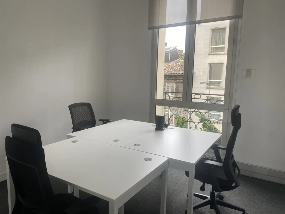 Bureau privé - 33000 - 3 postes - 900€