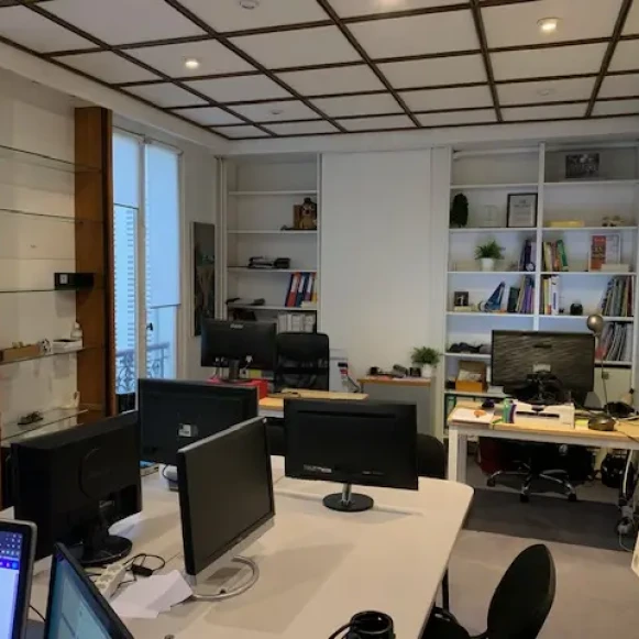 Bureau privé 22 m² 7 postes Coworking Rue de Douai Paris 75009 - photo 1