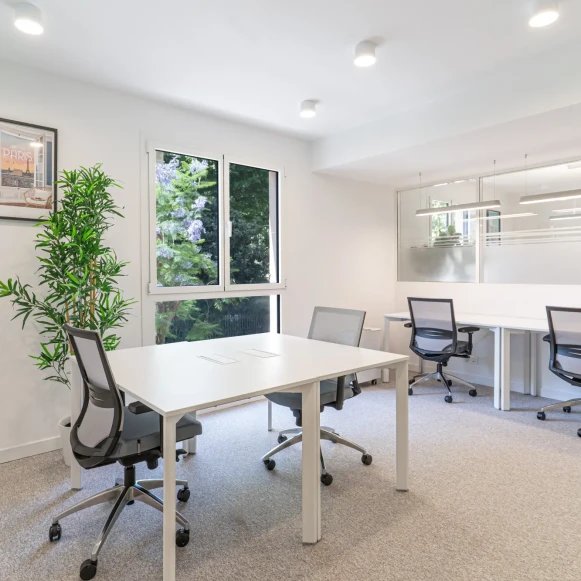 Bureau privé 15 m² 4 postes Location bureau Boulevard Carabacel Nice 06000 - photo 1