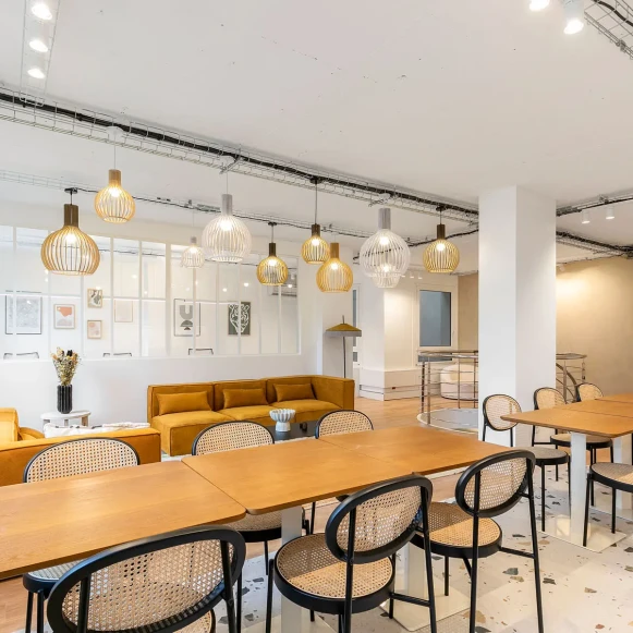Espace indépendant 170 m² 28 postes Location bureau Rue d'Artois Paris 75008 - photo 3