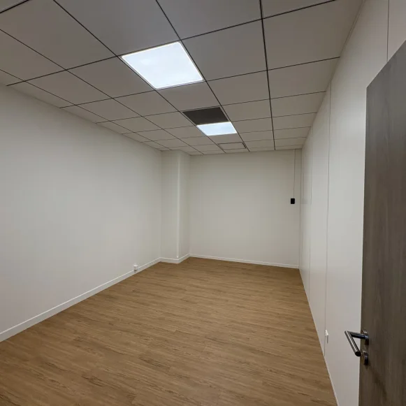 Bureau privé 22 m² 2 postes Coworking Rue Fructidor Paris 75017 - photo 6