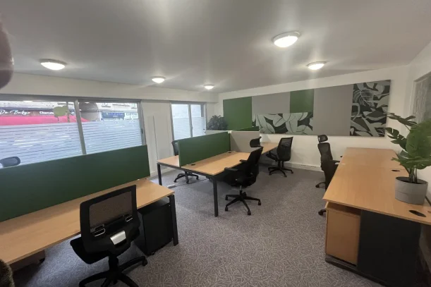 Open Space - 92100 - 8 postes - 2500€