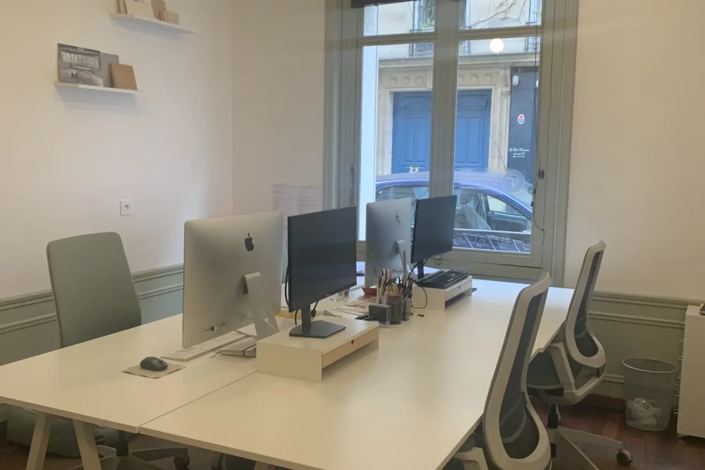 Open Space - 75007 - 1 poste - 410€