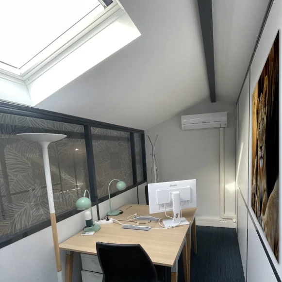 Bureau privé 8 m² 2 postes Location bureau Rue Charles Puyo Bordeaux 33300 - photo 3