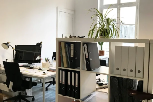 Open Space - 75004 - 2 postes - 350€