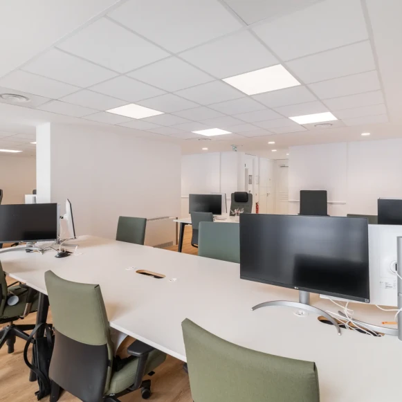 Espace indépendant 280 m² 42 postes Location bureau Rue Saint-Fiacre Paris 75002 - photo 5