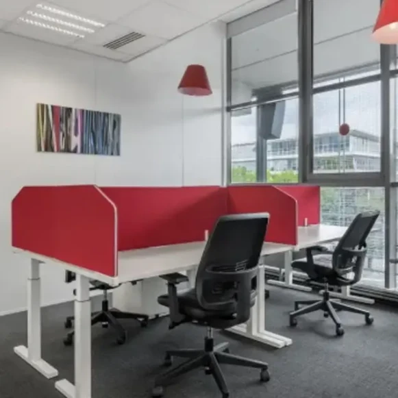 Bureau privé 12 m² 3 postes Coworking Place du Cornillon Saint-Denis 93200 - photo 1