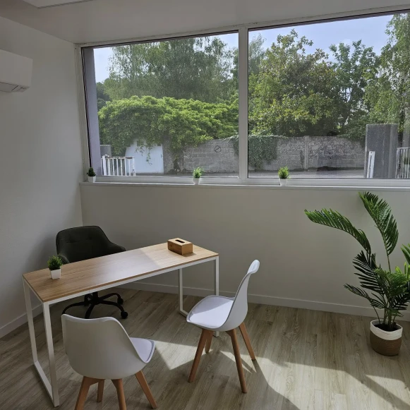 Bureau privé 20 m² 2 postes Coworking Rue Eric Tabarly Hennebont 56700 - photo 1