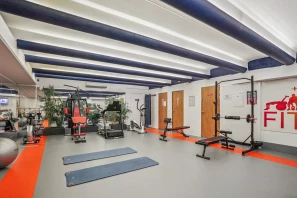 Bureau privé - 06560 - 3 postes - 817€