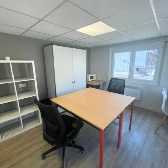 Bureau privé 12 m² 3 postes Coworking Place de la Gare Lille 59800 - photo 1