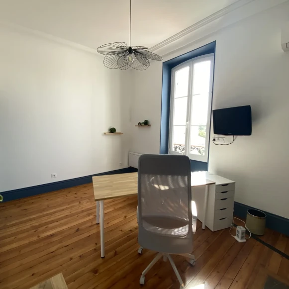 Bureau privé 17 m² 1 poste Location bureau Avenue Port Mahon Charente-Maritime 17400 - photo 3