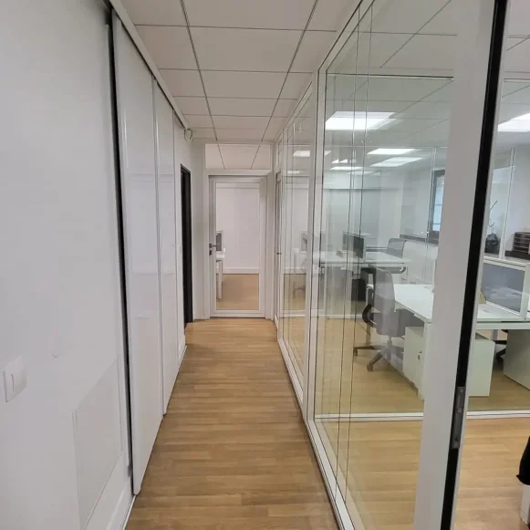 Bureau privé  2 postes Location bureau Rue Louise Michel Levallois-Perret 92300 - photo 4