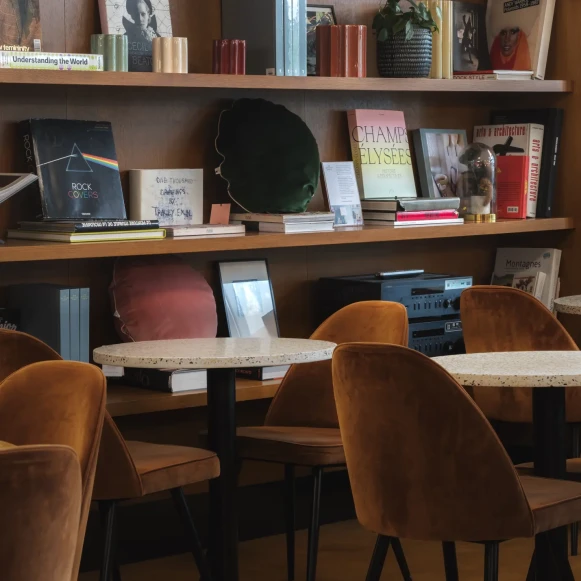 Bureau privé 12 m² 5 postes Coworking Cours Albert 1er Paris 75008 - photo 5