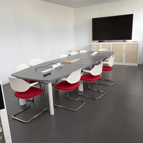 Bureau privé 15 m² 2 postes Location bureau Rue Pierre Martin Chelles 77500 - photo 3