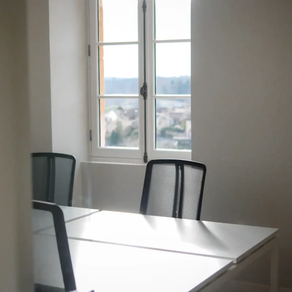 Bureau privé 7 m² 1 poste Coworking rue des Templiers Pays-de-Belvès 24170 - photo 9