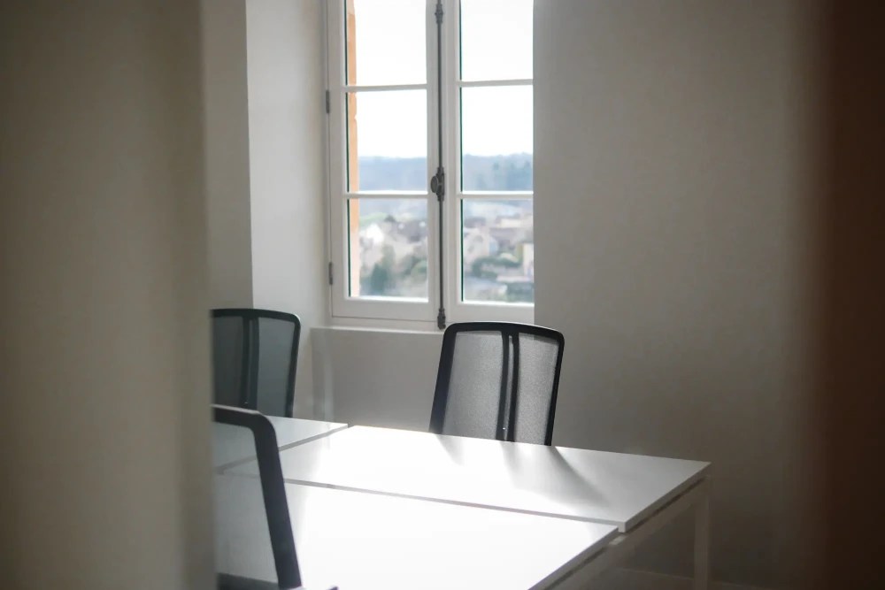 Open Space - 24170 - 1 poste - 185€