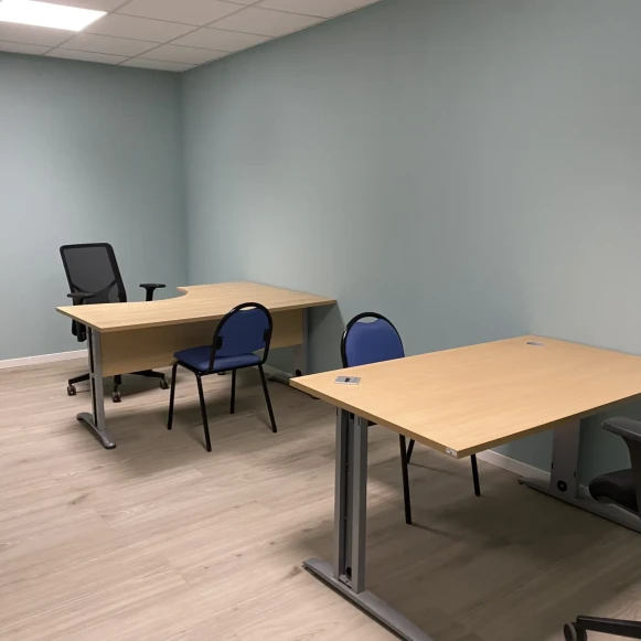 Bureau privé 16 m² 2 postes Location bureau Avenue Jean Rostand Trappes 78990 - photo 1