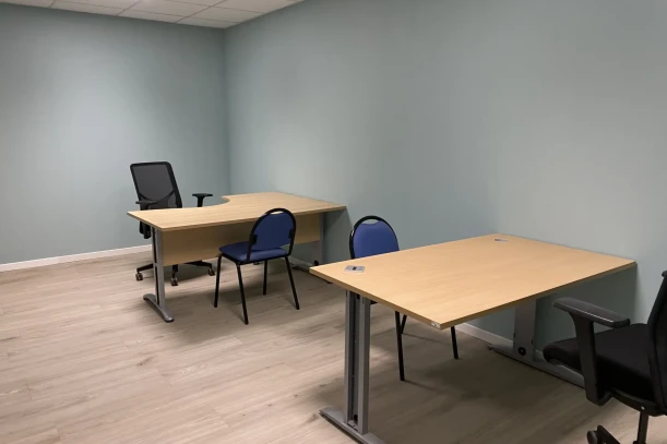 Bureau privé - 78990 - 2 postes - 357.5€