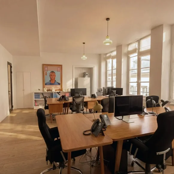 Bureau privé 70 m² 10 postes Coworking Rue Chapon Paris 75003 - photo 4