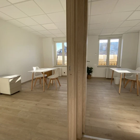 Bureau privé 12 m² 2 postes Coworking Rue des Bouchers Fismes 51170 - photo 3