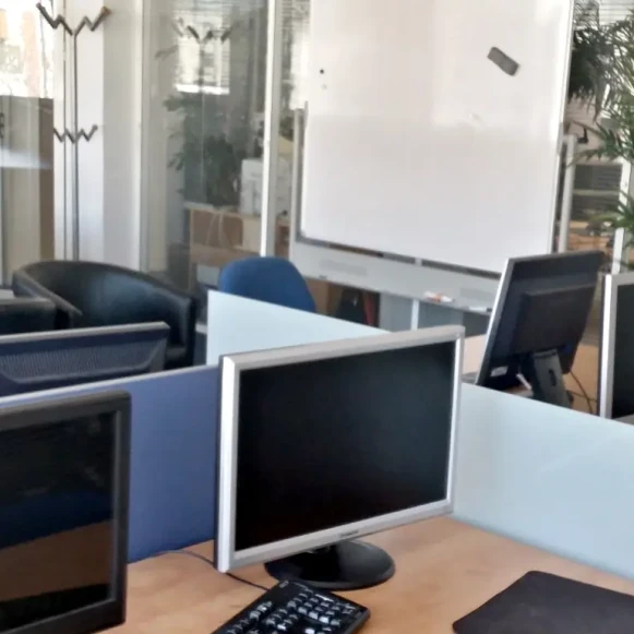 Bureau privé 64 m² 10 postes Location bureau Boulevard de Strasbourg Paris 75010 - photo 2