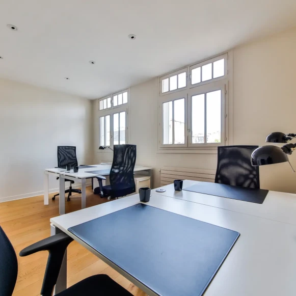 Bureau privé 21 m² 4 postes Coworking Rue Henri Rochefort Paris 75017 - photo 2