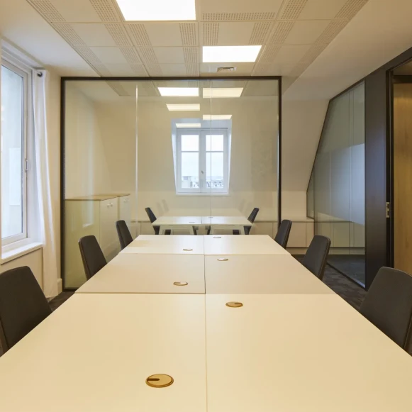 Bureau privé 35 m² 10 postes Location bureau Rue de Londres Paris 75009 - photo 1