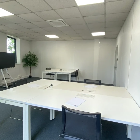 Bureau privé 34 m² 6 postes Location bureau Rue Pereire Saint-Germain-en-Laye 78100 - photo 3