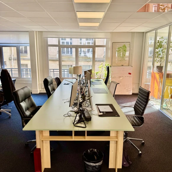 Open Space  8 postes Coworking Rue Treilhard Paris 75008 - photo 1