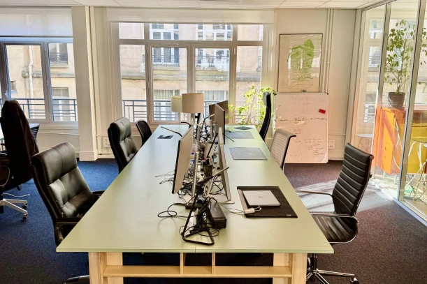 Open Space - 75008 - 8 postes - 400€