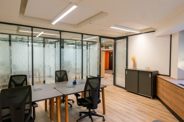 Bureau privé - 69006 - 5 postes - 1920€