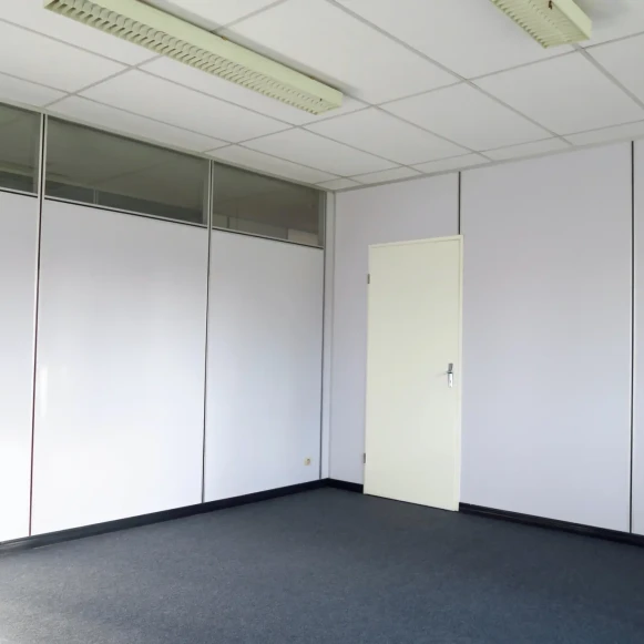 Bureau privé 23 m² 3 postes Coworking Rue Berthelot Lille 59000 - photo 2