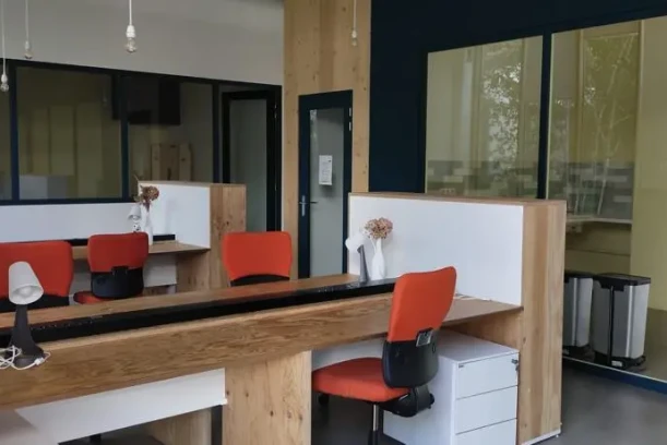 Open Space - 44200 - 22 postes - 220€