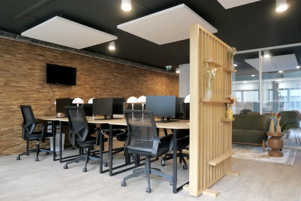 Open Space - 91570 - 12 postes - 150€