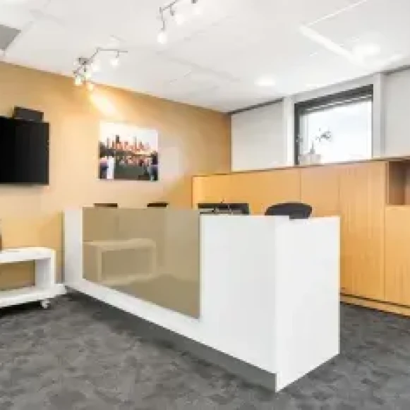 Bureau privé 20 m² 5 postes Coworking Avenue Albert 1er Rueil-Malmaison 92500 - photo 2