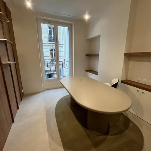 Espace indépendant 57 m² 5 postes Location bureau Rue Rennequin Paris 75017 - photo 3