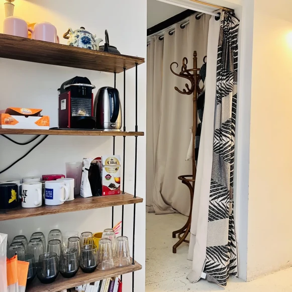 Bureau privé 17 m² 4 postes Location bureau Rue Lamartine Paris 75009 - photo 1