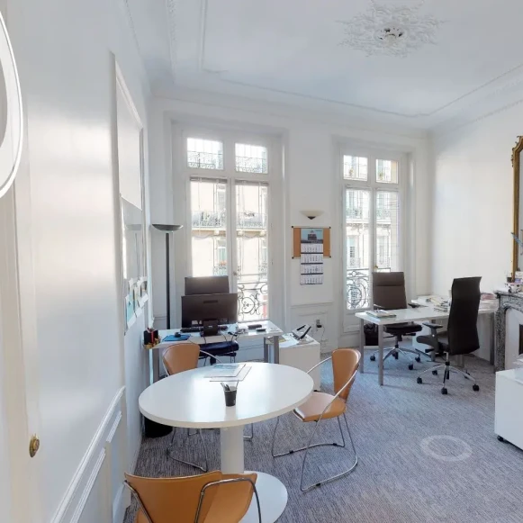 Bureau privé 27 m² 8 postes Coworking Rue La Boétie Paris 75008 - photo 4
