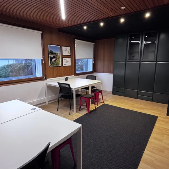 Bureau privé 22 m² 8 postes Location bureau Impasse Ampère La Roche-sur-Yon 85000 - photo 1