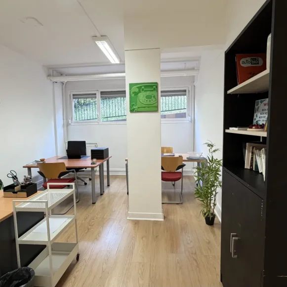 Bureau privé 21 m² 4 postes Coworking Avenue Jean Moulin Montreuil 93100 - photo 2