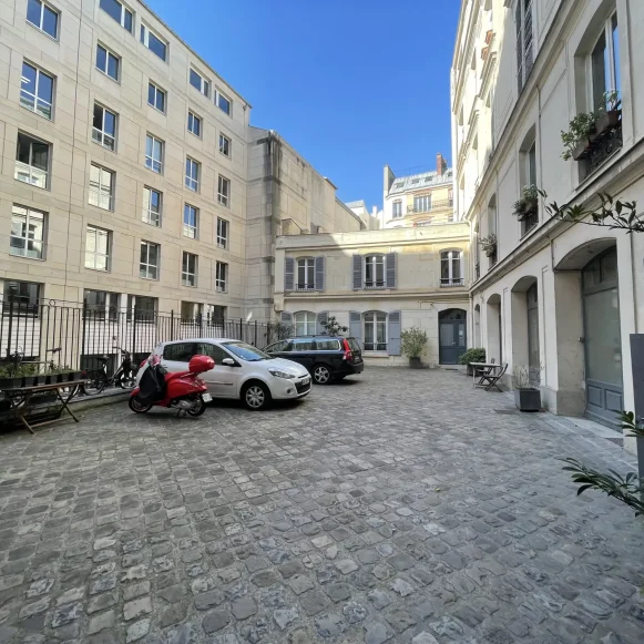 Espace indépendant 25 m² 4 postes Coworking Avenue du Coq Paris 75009 - photo 5
