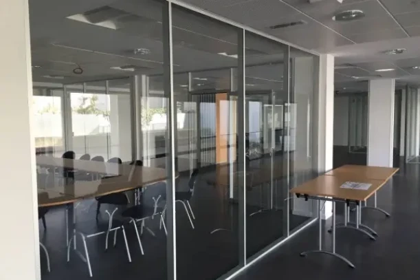 Open Space - 85160 - 20 postes - 200€