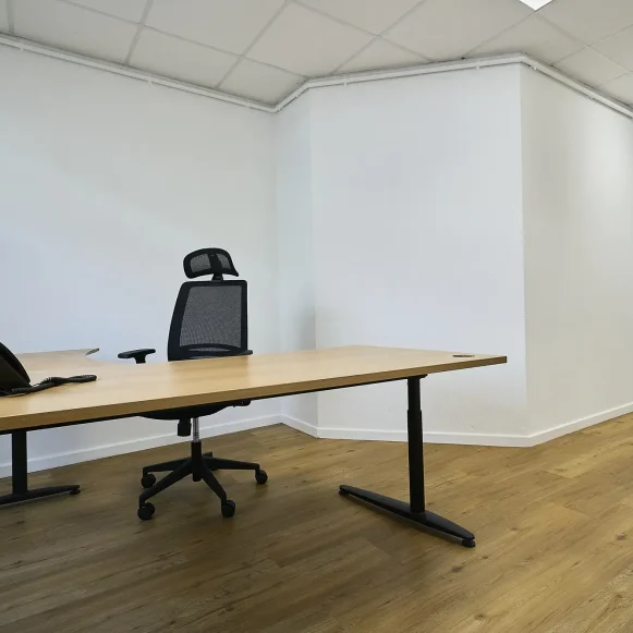 Bureau privé 15 m² 5 postes Coworking Rue de Fontenoy Lille 59000 - photo 2