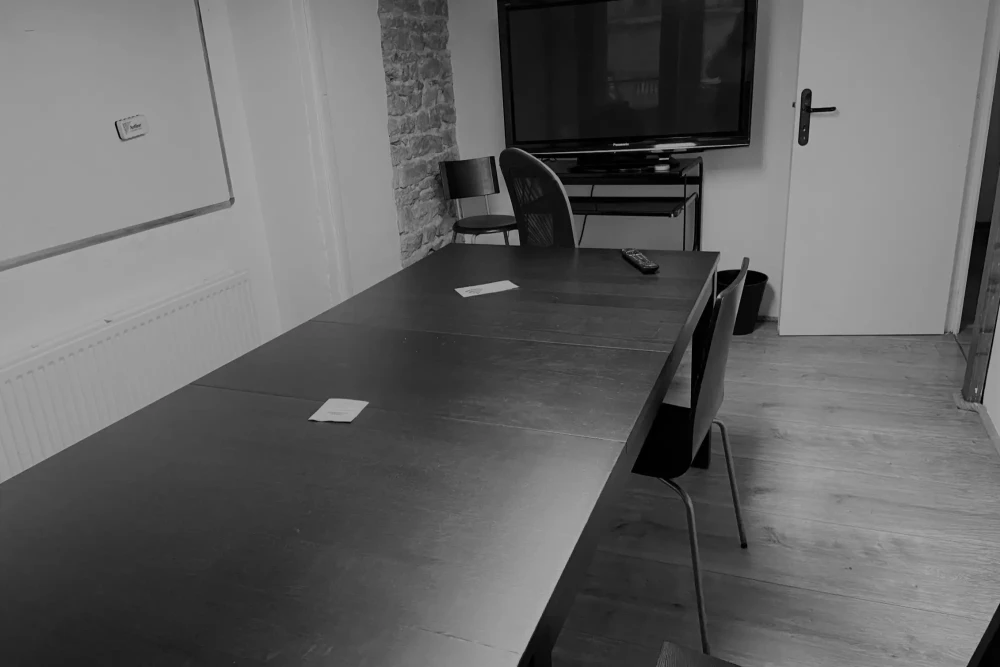 Open Space - 69002 - 16 postes - 210€