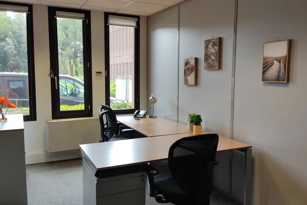 Bureau privé - 31670 - 4 postes - 1275€