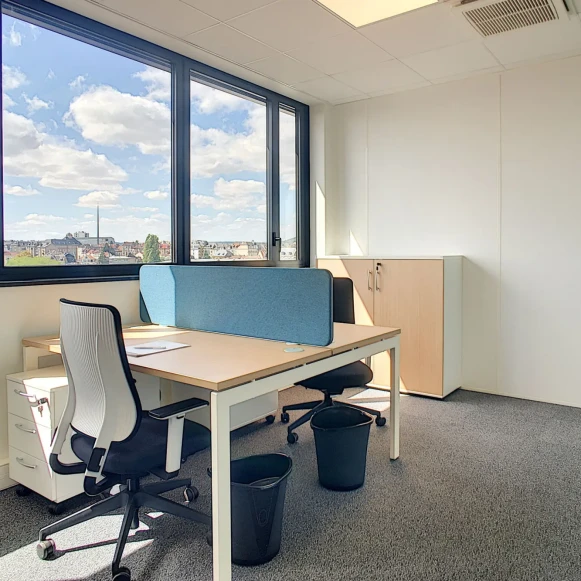 Bureau privé 15 m² 2 postes Coworking Rue aux Arènes Metz 57000 - photo 1