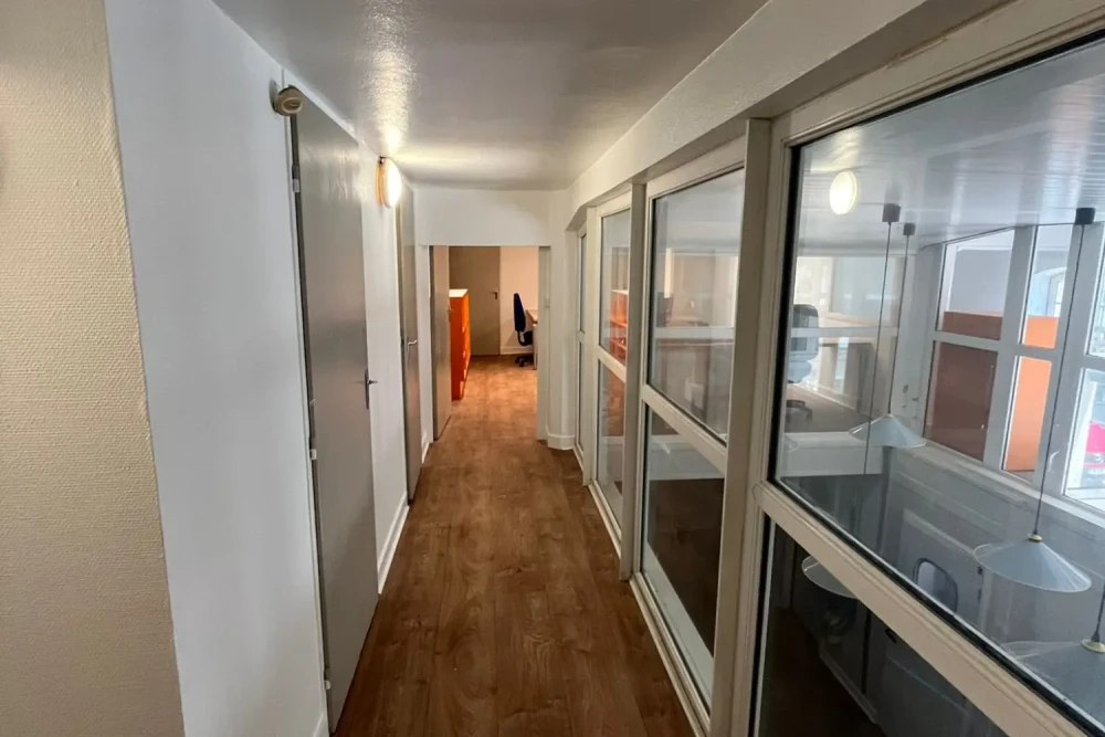Bureau privé - 33800 - 9 postes - 1300€